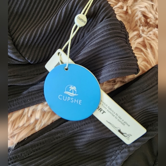 CUPSHE Black Bikini 👙 - Picture 3 of 3